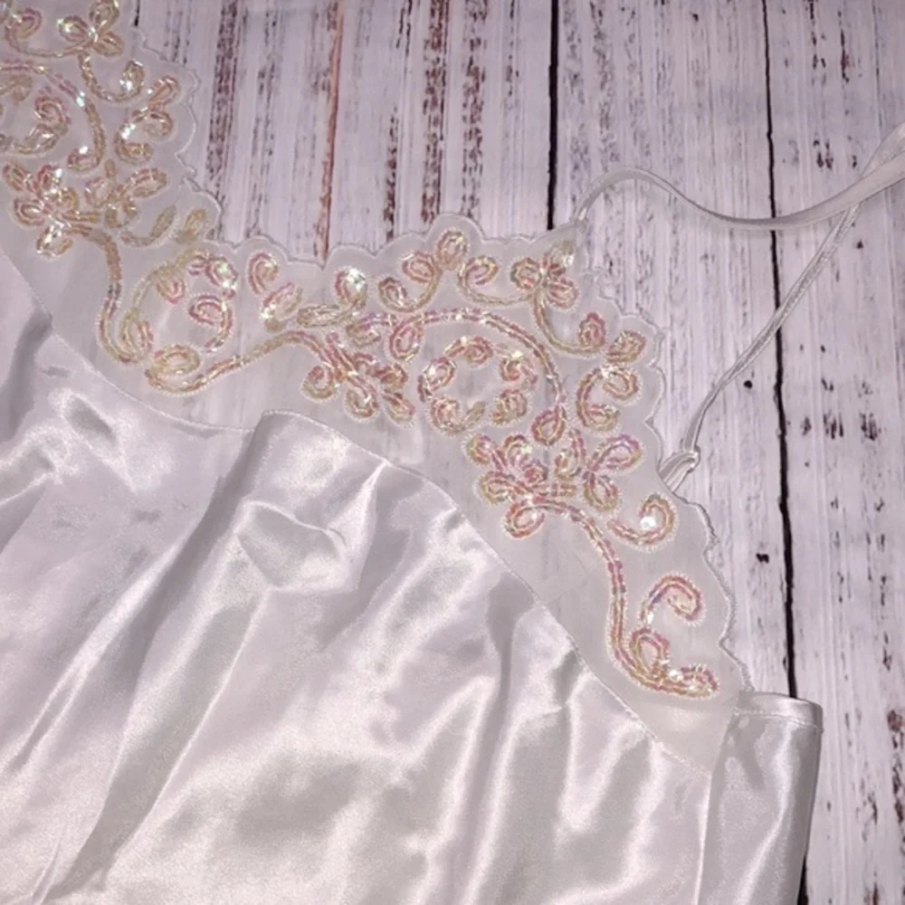 Vintage silky fabric night slip size large - Picture 2 of 7